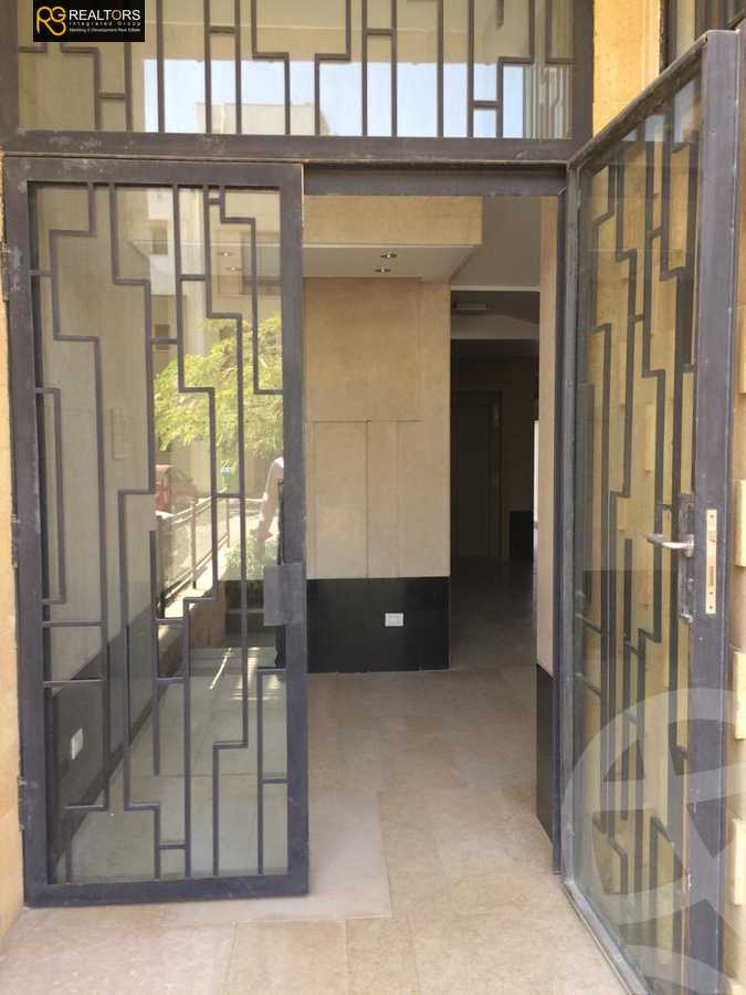 https://aqarmap.com.eg/en/listing/5337535-for-sale-cairo-el-sheikh-zayed-city-compounds-kmbwnd-wyst-twn-swdyk