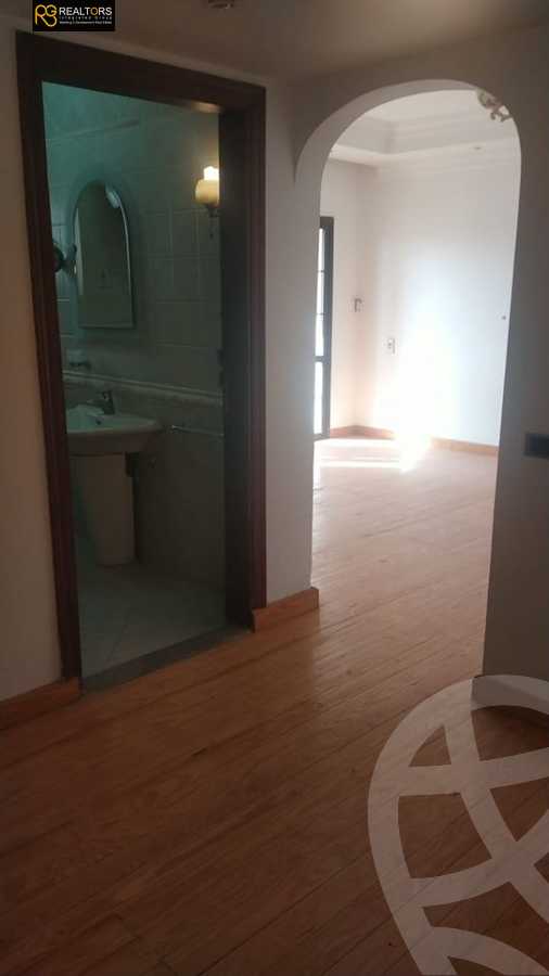 https://aqarmap.com.eg/ar/listing/5408453-for-sale-cairo-el-sheikh-zayed-city-compounds-zayed-2000