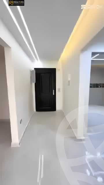 https://aqarmap.com.eg/ar/listing/5408467-for-sale-cairo-el-sheikh-zayed-city-compounds-el-khamayel