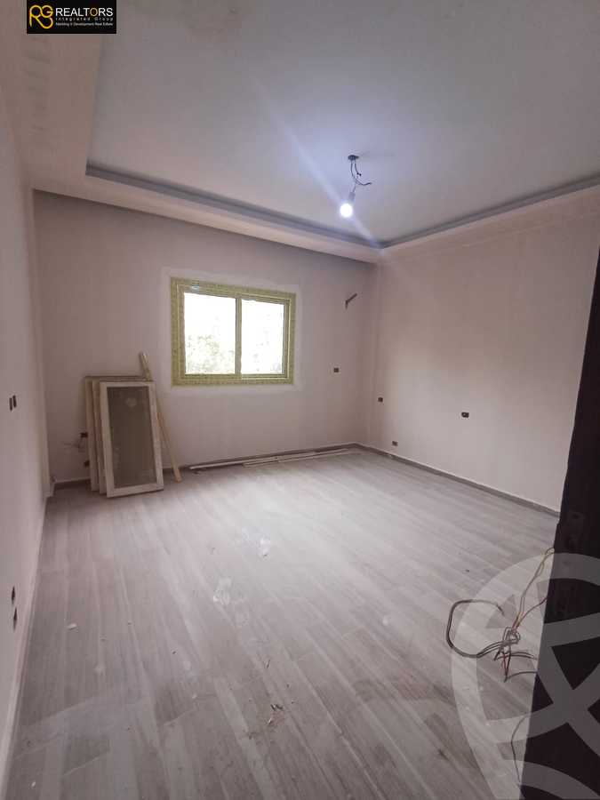 https://aqarmap.com.eg/en/listing/5408588-for-sale-cairo-el-sheikh-zayed-city-compounds-el-khamayel