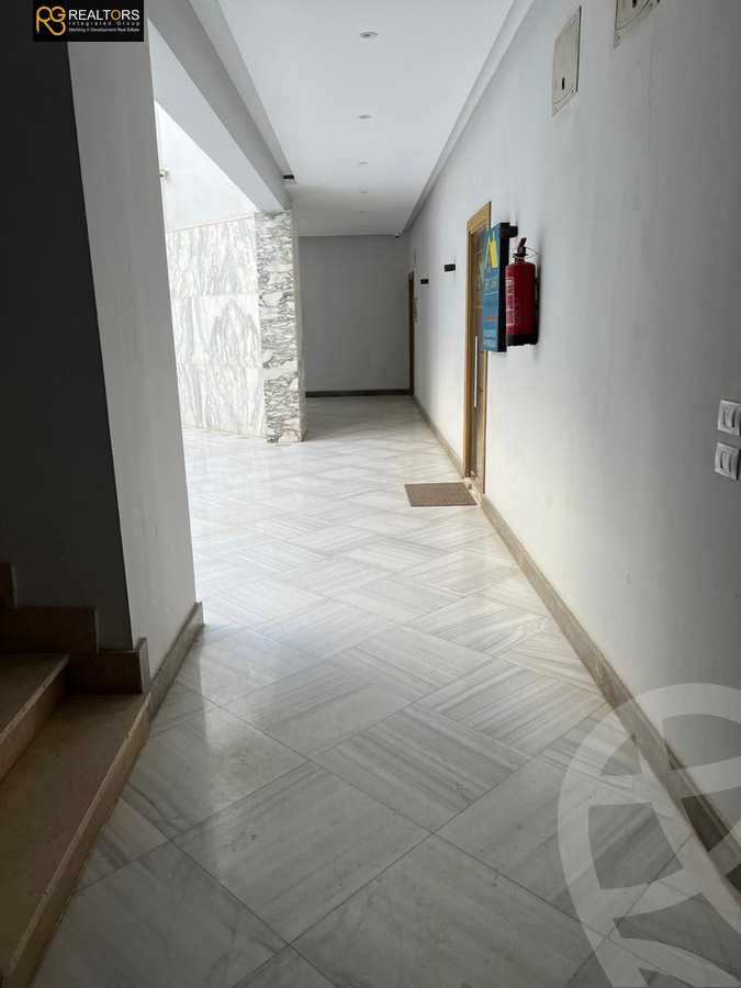 https://aqarmap.com.eg/en/listing/5478682-for-sale-cairo-el-sheikh-zayed-city-compounds-el-khamayel