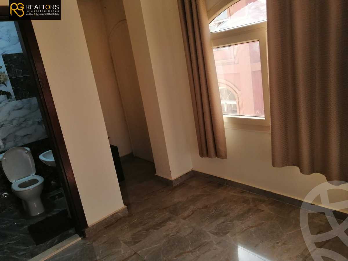 https://aqarmap.com.eg/en/listing/5508536-for-sale-cairo-el-sheikh-zayed-city-compounds-el-yasmeen-compound