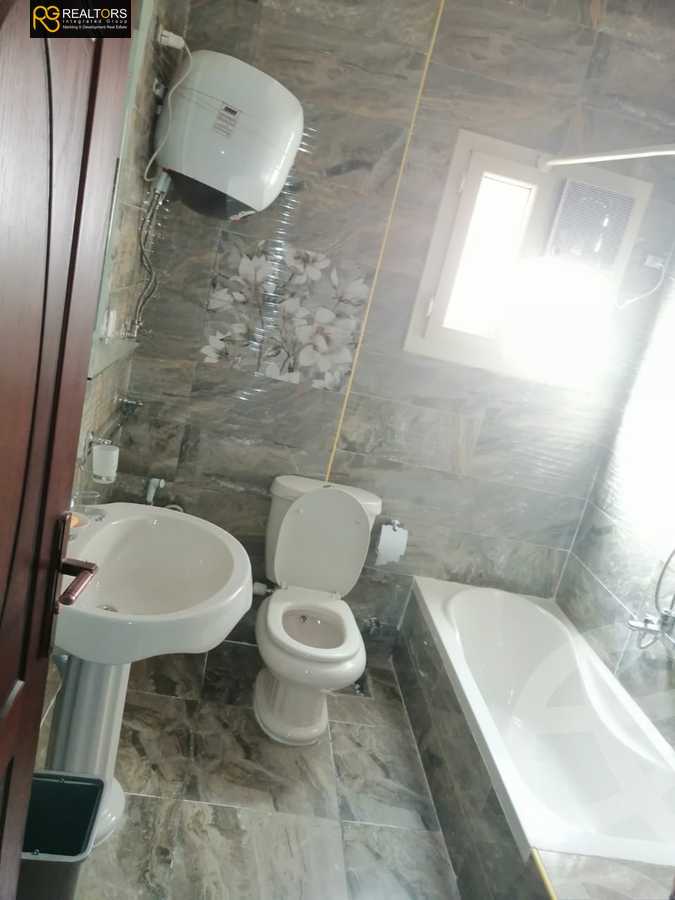 https://aqarmap.com.eg/en/listing/5508536-for-sale-cairo-el-sheikh-zayed-city-compounds-el-yasmeen-compound