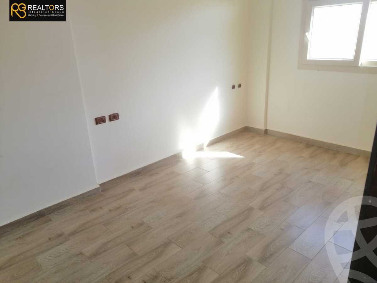 https://aqarmap.com.eg/en/listing/5508536-for-sale-cairo-el-sheikh-zayed-city-compounds-el-yasmeen-compound
