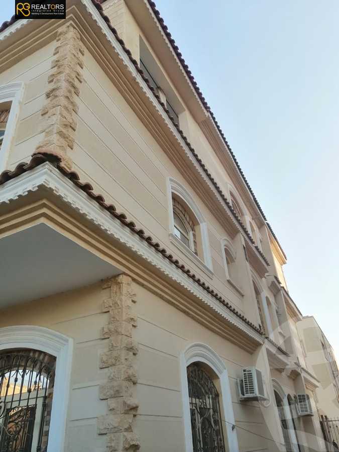 https://aqarmap.com.eg/en/listing/5508536-for-sale-cairo-el-sheikh-zayed-city-compounds-el-yasmeen-compound