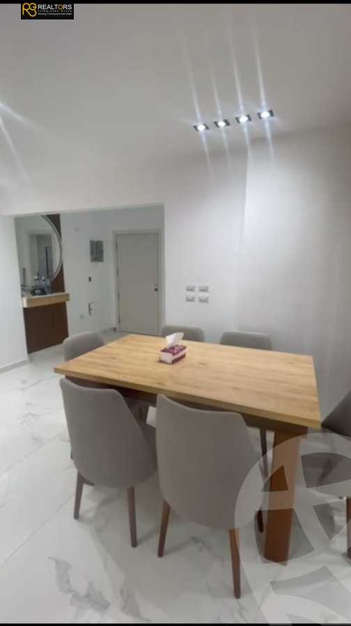 https://aqarmap.com.eg/en/listing/5509761-for-sale-cairo-el-sheikh-zayed-city-compounds-el-khamayel