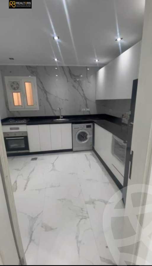 https://aqarmap.com.eg/en/listing/5509761-for-sale-cairo-el-sheikh-zayed-city-compounds-el-khamayel