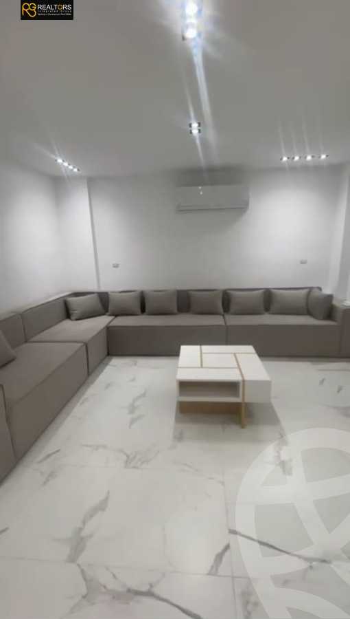 https://aqarmap.com.eg/en/listing/5509761-for-sale-cairo-el-sheikh-zayed-city-compounds-el-khamayel