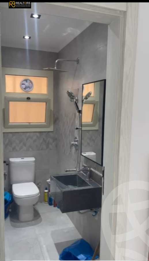 https://aqarmap.com.eg/en/listing/5509761-for-sale-cairo-el-sheikh-zayed-city-compounds-el-khamayel