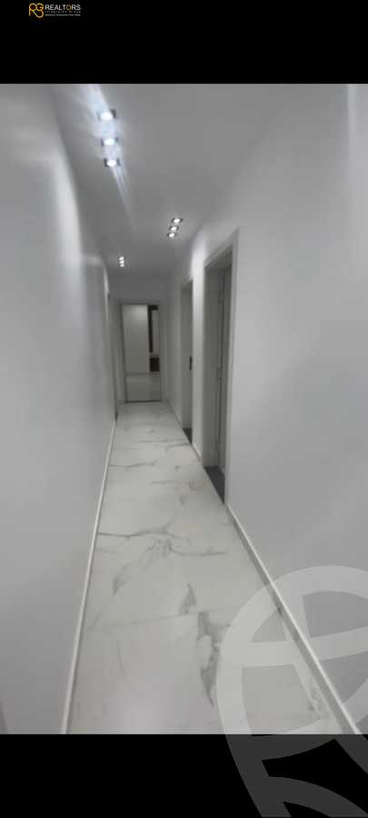 https://aqarmap.com.eg/en/listing/5509761-for-sale-cairo-el-sheikh-zayed-city-compounds-el-khamayel