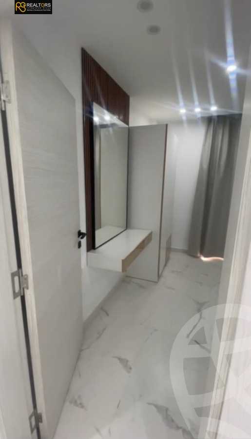 https://aqarmap.com.eg/en/listing/5509761-for-sale-cairo-el-sheikh-zayed-city-compounds-el-khamayel