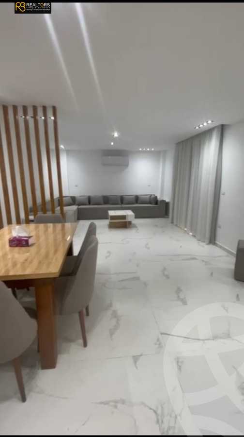 https://aqarmap.com.eg/en/listing/5509761-for-sale-cairo-el-sheikh-zayed-city-compounds-el-khamayel
