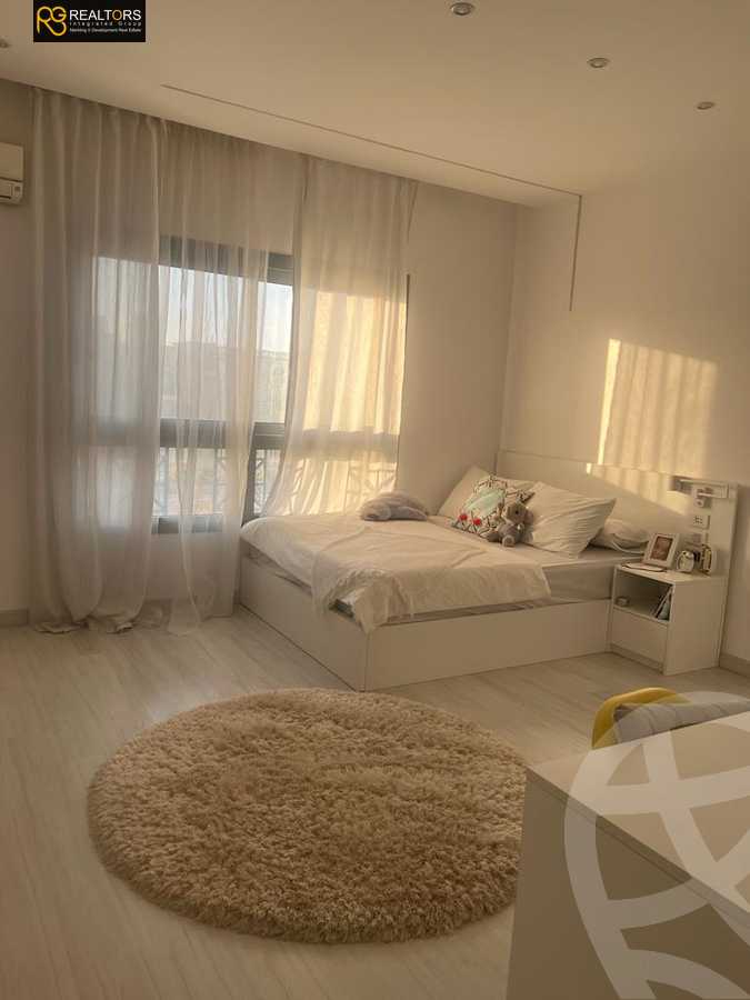 https://aqarmap.com.eg/en/listing/5509761-for-sale-cairo-el-sheikh-zayed-city-compounds-el-khamayel