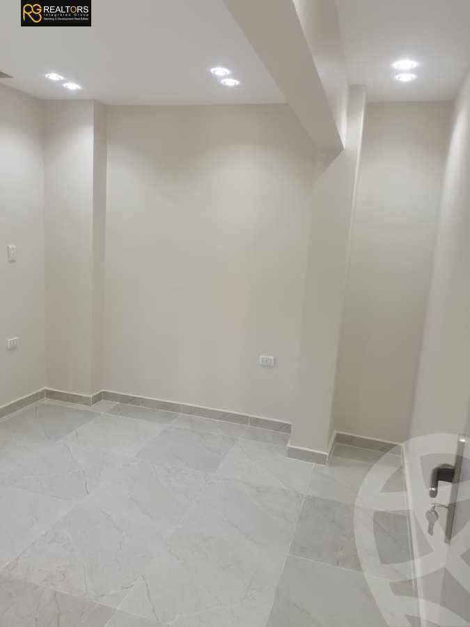 https://aqarmap.com.eg/en/listing/5510236-for-sale-cairo-6th-of-october-el-ahyaa-neighborhood-3rd-al-hay-al-thalith-st