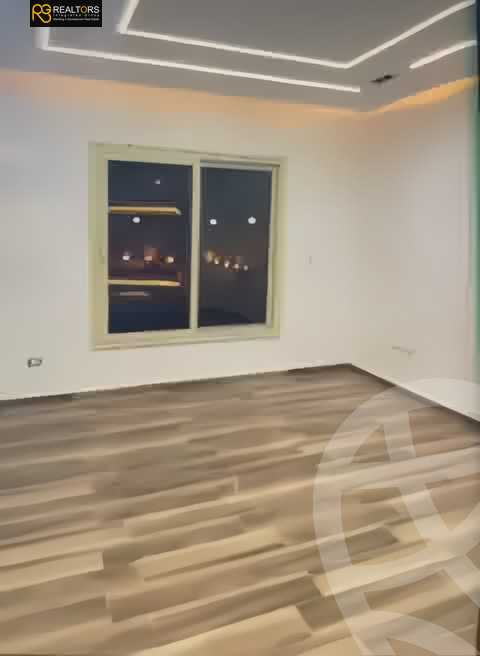https://aqarmap.com.eg/en/listing/5515673-for-sale-cairo-el-sheikh-zayed-city-compounds-el-khamayel