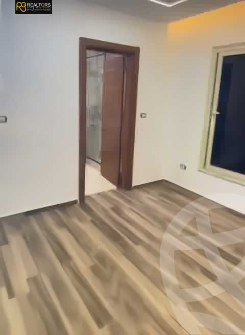https://aqarmap.com.eg/en/listing/5515673-for-sale-cairo-el-sheikh-zayed-city-compounds-el-khamayel