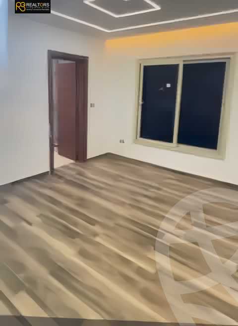 https://aqarmap.com.eg/en/listing/5515673-for-sale-cairo-el-sheikh-zayed-city-compounds-el-khamayel