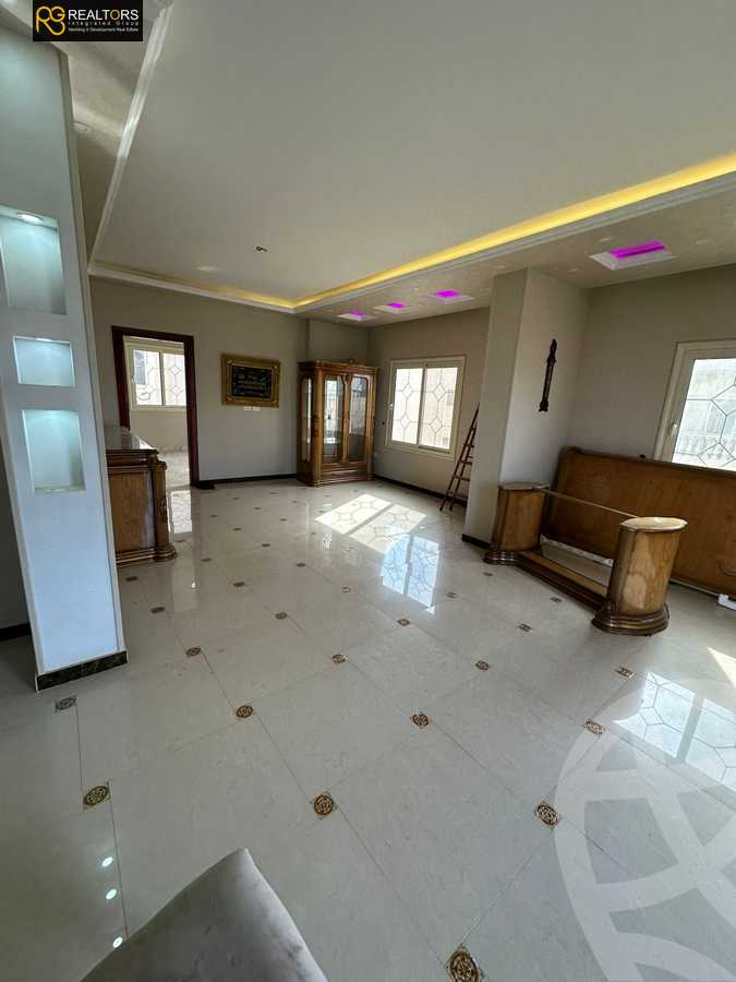 https://aqarmap.com.eg/ar/listing/5607318-for-sale-cairo-6th-of-october-featured-neighborhood-el-motamayez-neighborhood-dr-mohammed-nagy-st