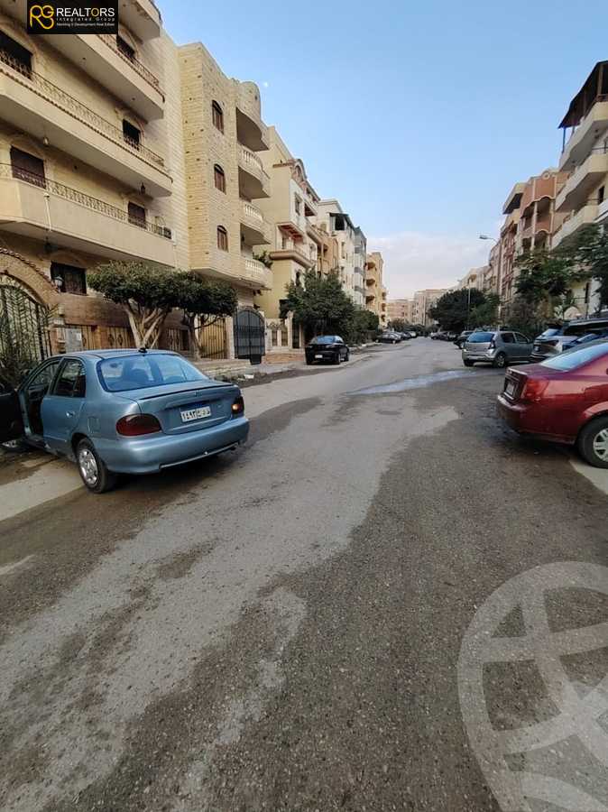 https://aqarmap.com.eg/en/listing/5654088-for-sale-cairo-6th-of-october-hadaeq-october