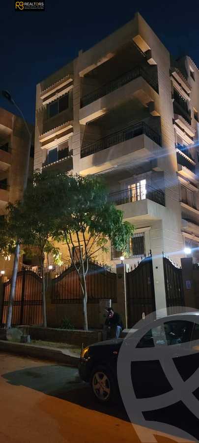 https://aqarmap.com.eg/en/listing/5654103-for-sale-cairo-6th-of-october-el-ahyaa-neighborhood-3rd
