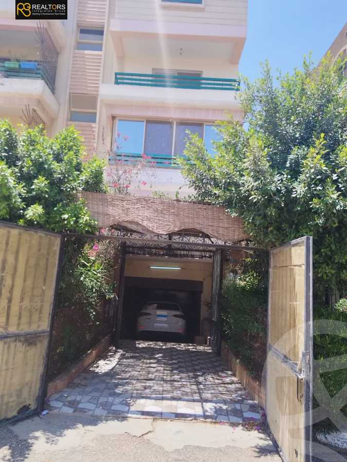 https://aqarmap.com.eg/en/listing/5656902-for-sale-cairo-6th-of-october-el-ahyaa-neighborhood-8th-el-tahrir-rd