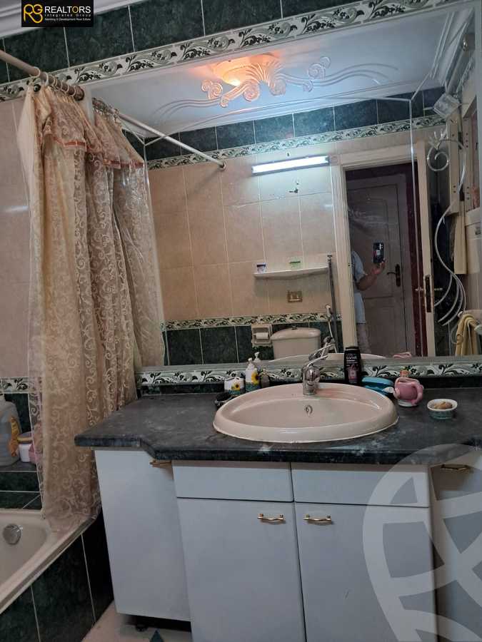 https://aqarmap.com.eg/en/listing/5656902-for-sale-cairo-6th-of-october-el-ahyaa-neighborhood-8th-el-tahrir-rd
