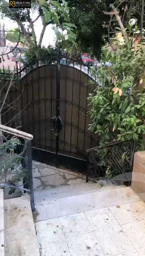 https://aqarmap.com.eg/en/listing/5663904-for-sale-cairo-6th-of-october-el-ahyaa-neighborhood-3rd-al-hay-al-thalith-st