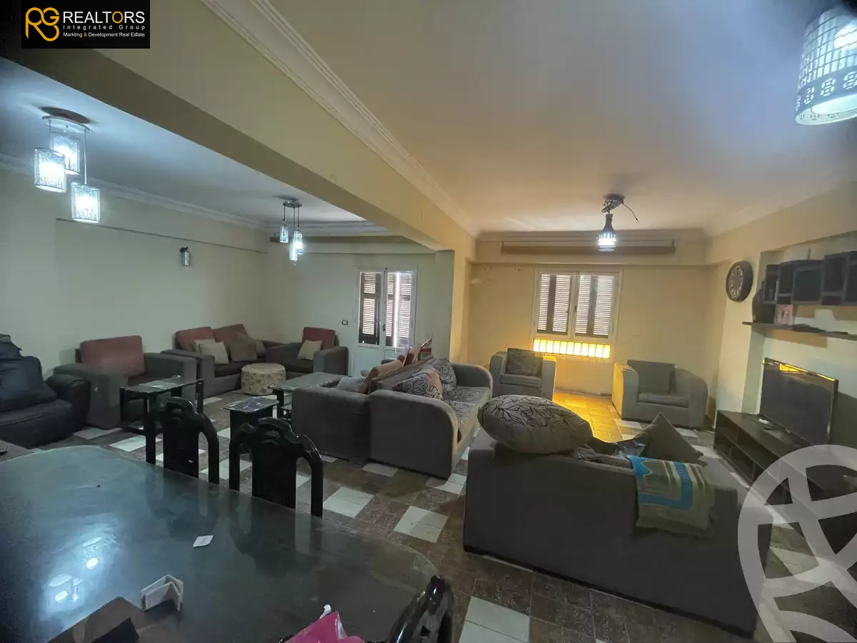 https://aqarmap.com.eg/en/listing/5663985-for-sale-cairo-6th-of-october-el-ahyaa-neighborhood-2nd-divided-from-al-kafrawei-st