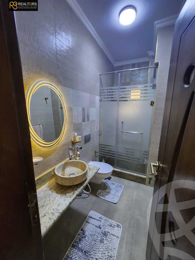 https://aqarmap.com.eg/ar/listing/5705932-for-sale-cairo-el-sheikh-zayed-city-compounds-el-khamayel