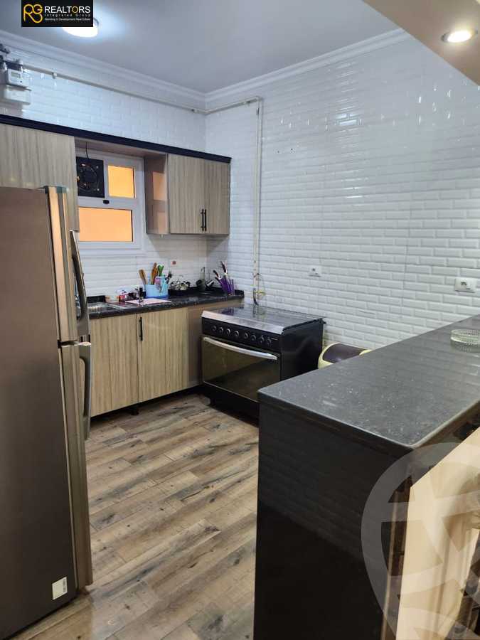 https://aqarmap.com.eg/ar/listing/5705932-for-sale-cairo-el-sheikh-zayed-city-compounds-el-khamayel