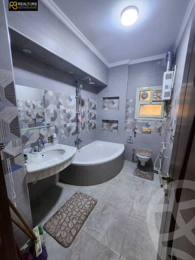 https://aqarmap.com.eg/ar/listing/5705932-for-sale-cairo-el-sheikh-zayed-city-compounds-el-khamayel