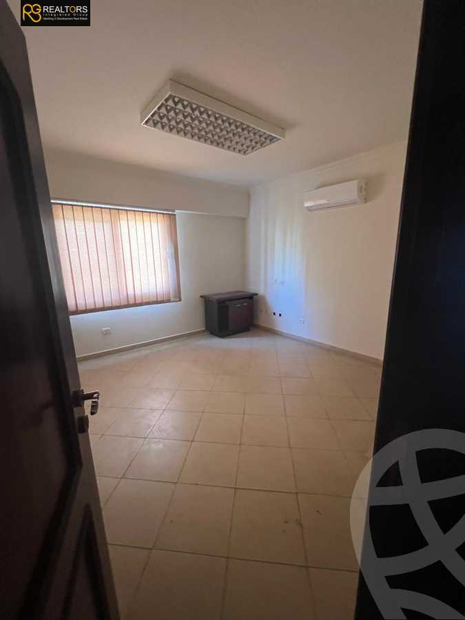 https://aqarmap.com.eg/ar/listing/5705942-for-sale-cairo-el-sheikh-zayed-city-compounds-el-khamayel