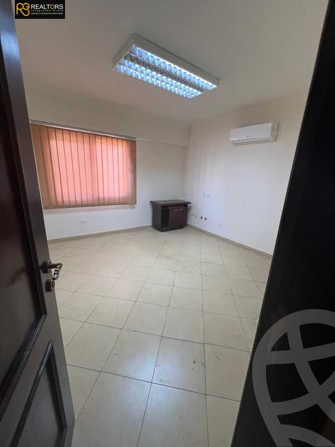 https://aqarmap.com.eg/ar/listing/5705942-for-sale-cairo-el-sheikh-zayed-city-compounds-el-khamayel