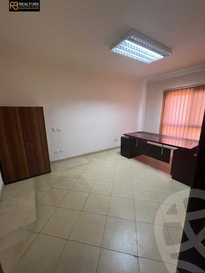 https://aqarmap.com.eg/ar/listing/5705942-for-sale-cairo-el-sheikh-zayed-city-compounds-el-khamayel