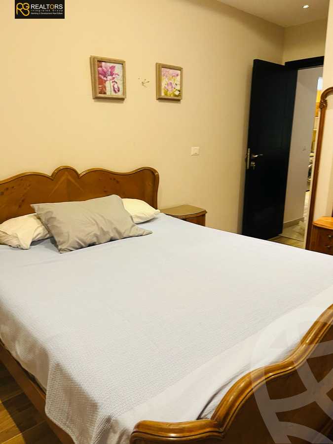 https://aqarmap.com.eg/en/listing/5707433-for-sale-cairo-el-sheikh-zayed-city-compounds-dh-drys
