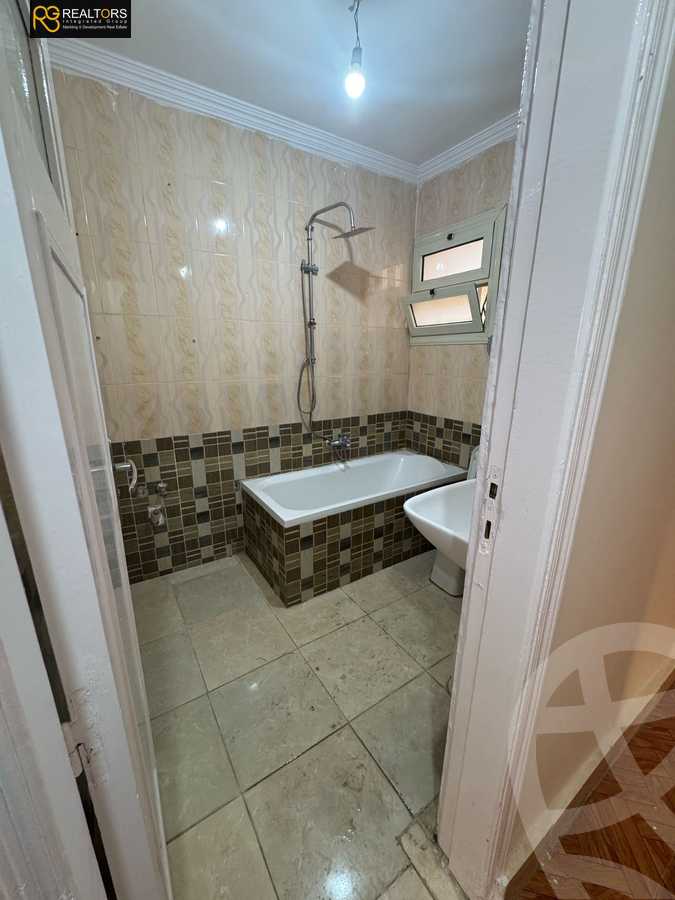 https://aqarmap.com.eg/en/listing/5753146-for-sale-cairo-6th-of-october-el-ahyaa-neighborhood-4th-school-st