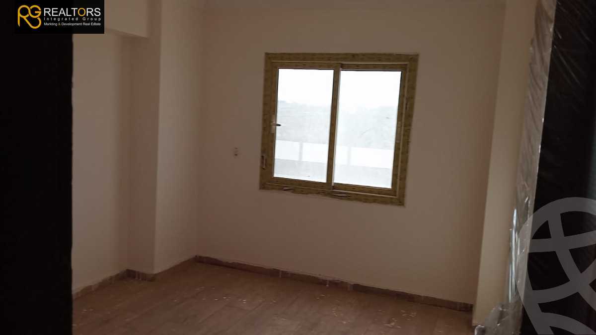 https://aqarmap.com.eg/ar/listing/5774938-for-sale-cairo-el-sheikh-zayed-city-el-hay-el-hady-ashaer-area-1-street-10