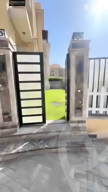 https://aqarmap.com.eg/en/listing/5774948-for-sale-cairo-el-sheikh-zayed-city-compounds-el-khamayel