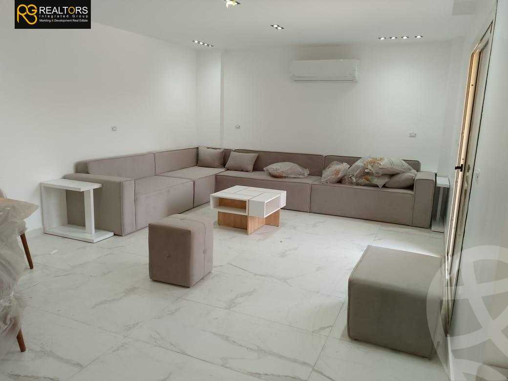 https://aqarmap.com.eg/ar/listing/5960402-for-sale-cairo-el-sheikh-zayed-city-compounds-el-khamayel