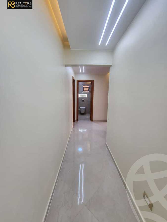 https://aqarmap.com.eg/ar/listing/5960741-for-sale-cairo-el-sheikh-zayed-city-compounds-el-khamayel