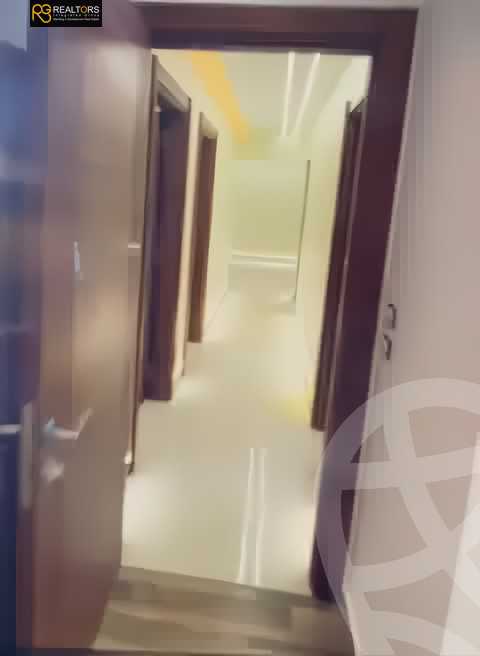 https://aqarmap.com.eg/ar/listing/5960959-for-sale-cairo-el-sheikh-zayed-city-compounds-el-khamayel