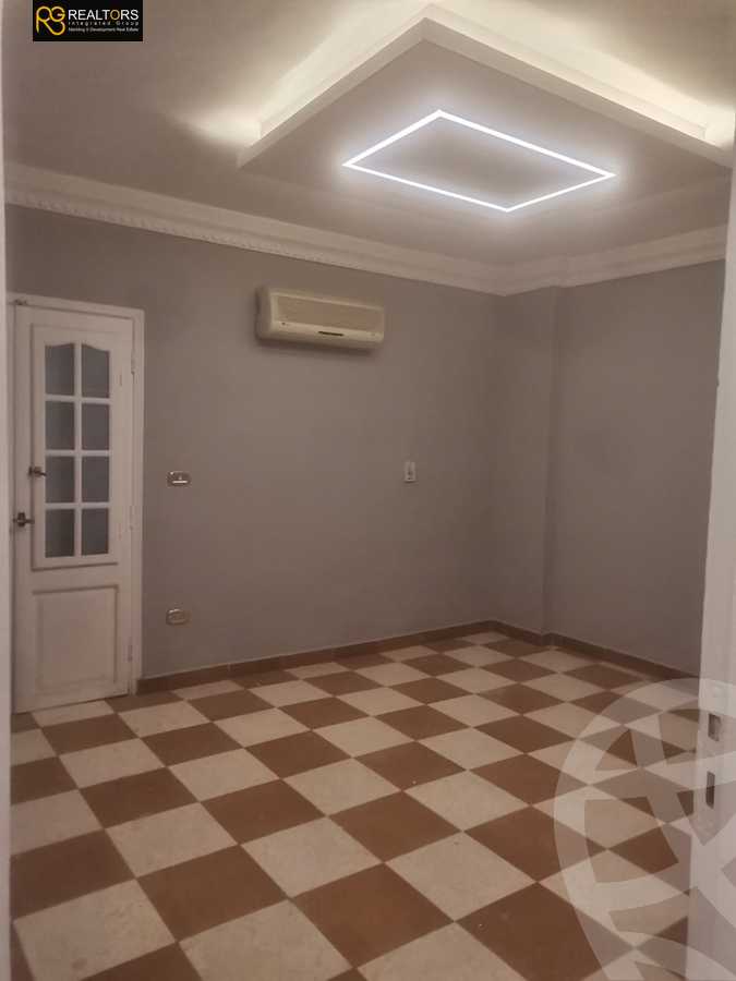 https://aqarmap.com.eg/en/listing/5982845-for-sale-cairo-6th-of-october-el-ahyaa-neighborhood-2nd-divided-from-al-kafrawei-st