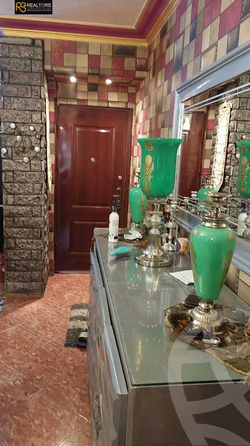 https://aqarmap.com.eg/ar/listing/5982948-for-sale-cairo-6th-of-october-el-ahyaa-neighborhood-3rd-al-hay-al-thalith-st