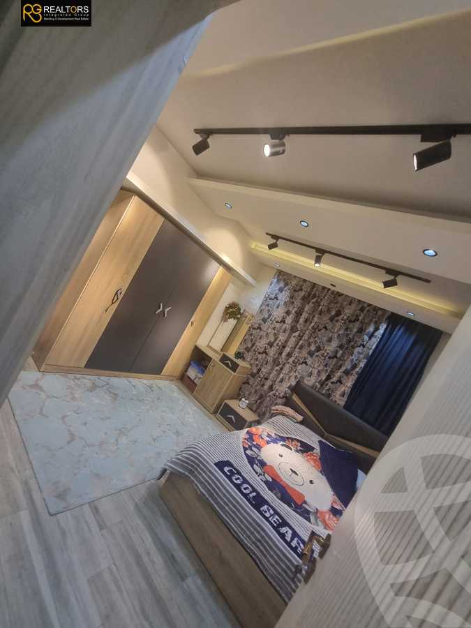 https://aqarmap.com.eg/en/listing/6038594-for-sale-cairo-el-sheikh-zayed-city-compounds-el-khamayel