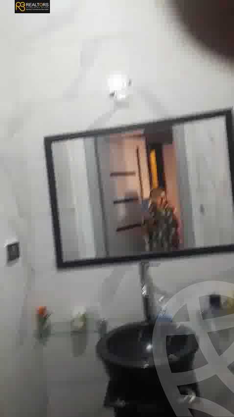 https://aqarmap.com.eg/ar/listing/6048791-for-sale-cairo-el-sheikh-zayed-city-compounds-el-khamayel