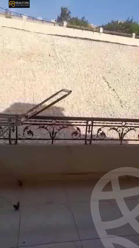 https://aqarmap.com.eg/ar/listing/6048791-for-sale-cairo-el-sheikh-zayed-city-compounds-el-khamayel