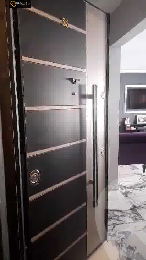 https://aqarmap.com.eg/ar/listing/6048791-for-sale-cairo-el-sheikh-zayed-city-compounds-el-khamayel