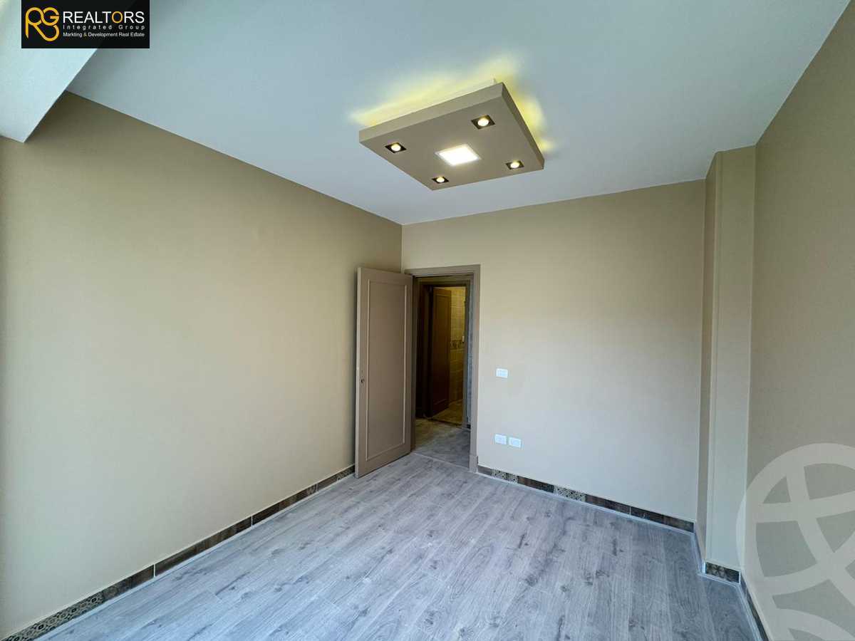 https://aqarmap.com.eg/en/listing/6048845-for-sale-cairo-6th-of-october-hadaeq-october-kmbwnd-fy-hdyq-ktwbr-lake-front