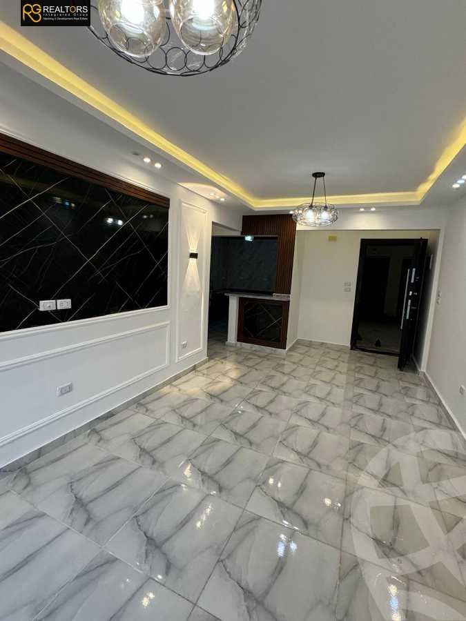 https://aqarmap.com.eg/ar/listing/6048890-for-sale-cairo-6th-of-october-hadaeq-october-kmbwnd-fy-hdyq-ktwbr-djlh-blmz-m-mr-lmrshdy