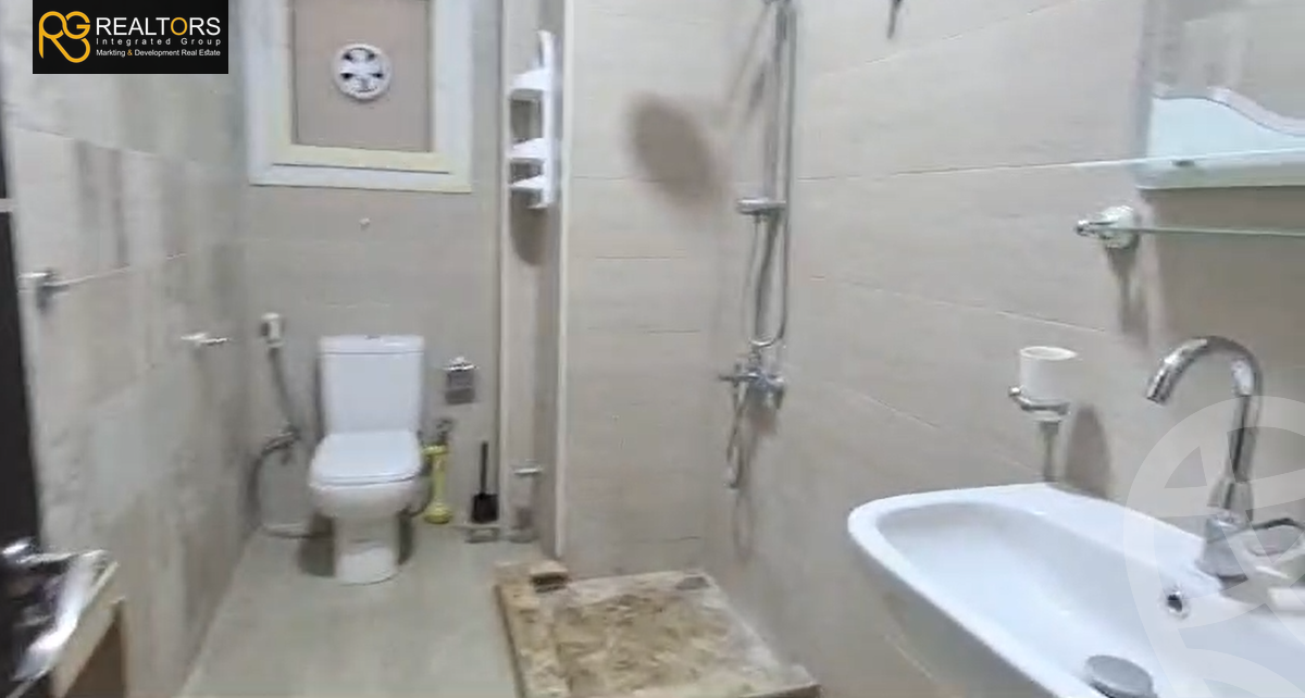 https://aqarmap.com.eg/en/listing/6049610-for-sale-cairo-el-sheikh-zayed-city-compounds-el-khamayel